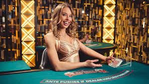 Sakong live croupier dealing cards during active round